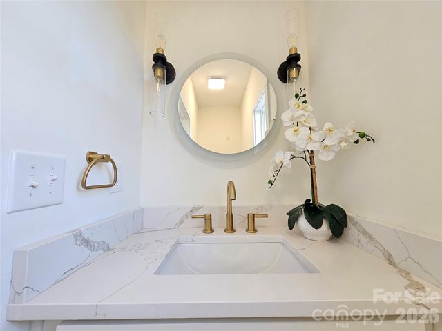 129 WOODLAWN Drive, Statesville, NC 28677