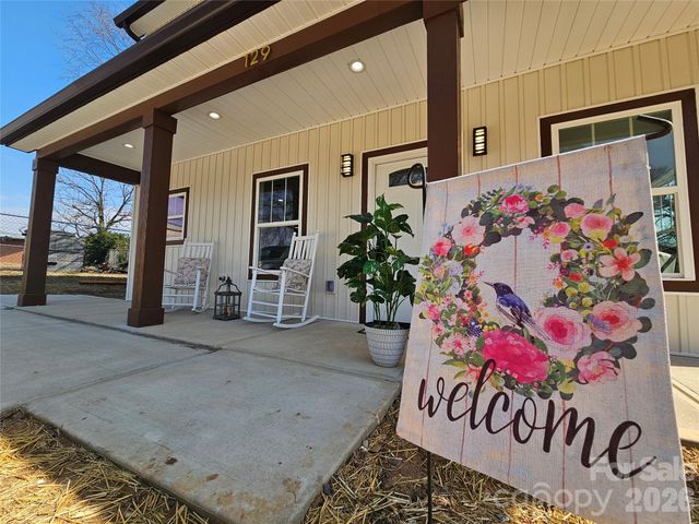 129 WOODLAWN Drive, Statesville, NC 28677