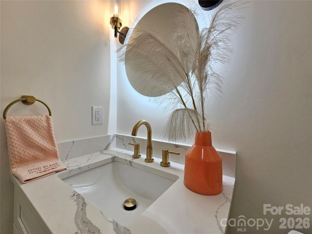 129 WOODLAWN Drive, Statesville, NC 28677