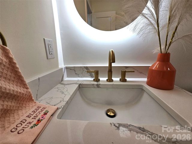 129 WOODLAWN Drive, Statesville, NC 28677