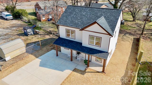 129 WOODLAWN Drive, Statesville, NC 28677