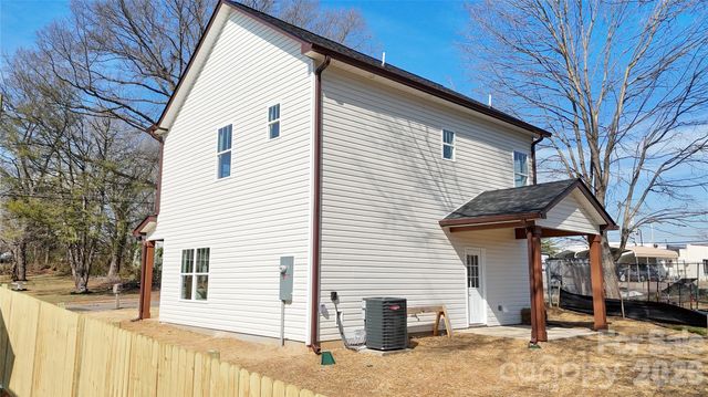 129 WOODLAWN Drive, Statesville, NC 28677