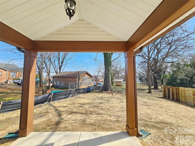 129 WOODLAWN Drive, Statesville, NC 28677