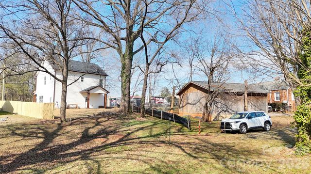 129 WOODLAWN Drive, Statesville, NC 28677