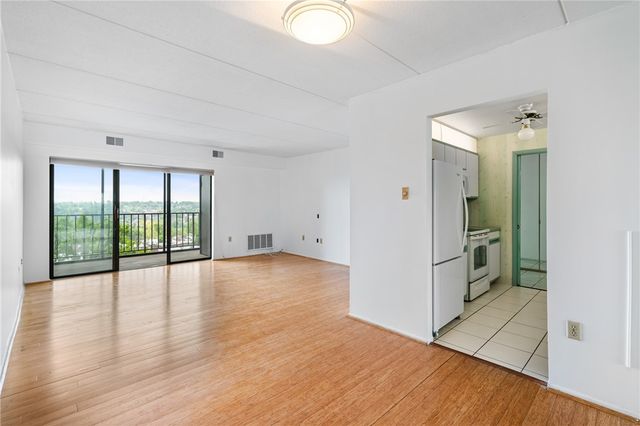 5600 Munhall Rd 606, Squirrel Hill, PA 15217