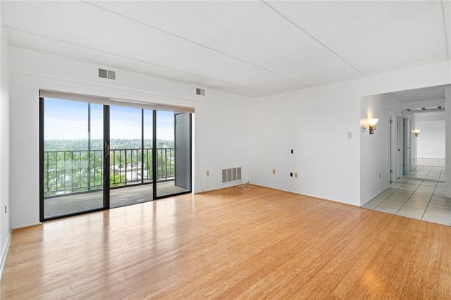 5600 Munhall Rd 606, Squirrel Hill, PA 15217