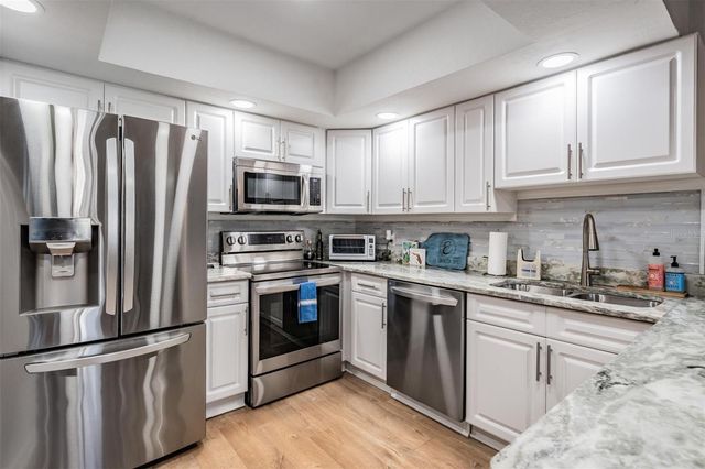 200 MERES BOULEVARD 16, Tarpon Springs, FL 34689