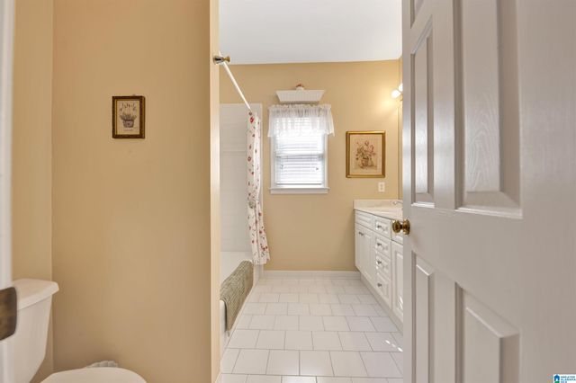 426 N LAKE ROAD, Hoover, AL 35242