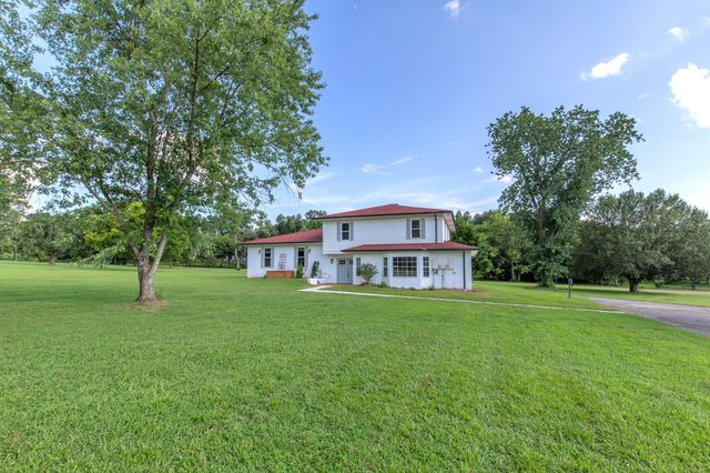 557 Peach Valley Rd, Gallatin, TN 37066