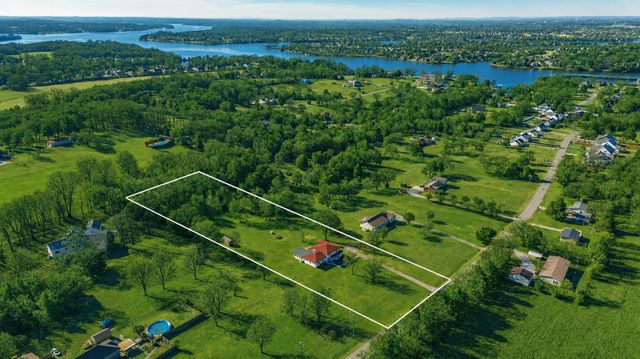 557 Peach Valley Rd, Gallatin, TN 37066