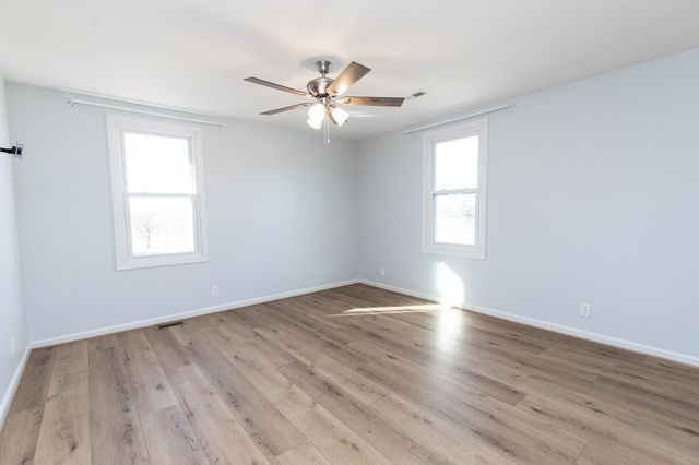 557 Peach Valley Rd, Gallatin, TN 37066