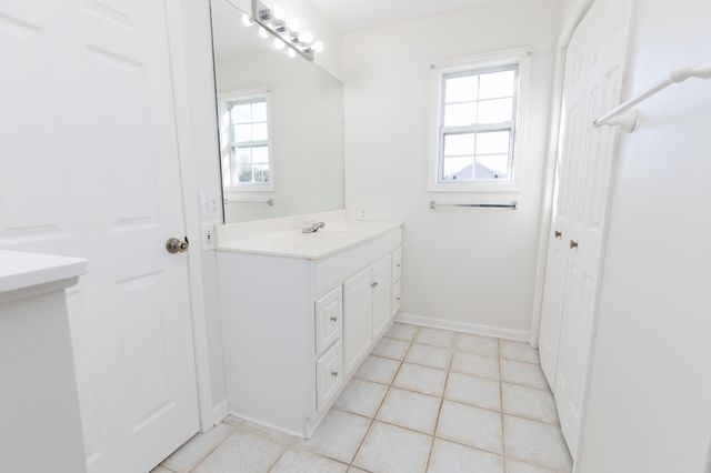 557 Peach Valley Rd, Gallatin, TN 37066