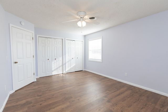 557 Peach Valley Rd, Gallatin, TN 37066