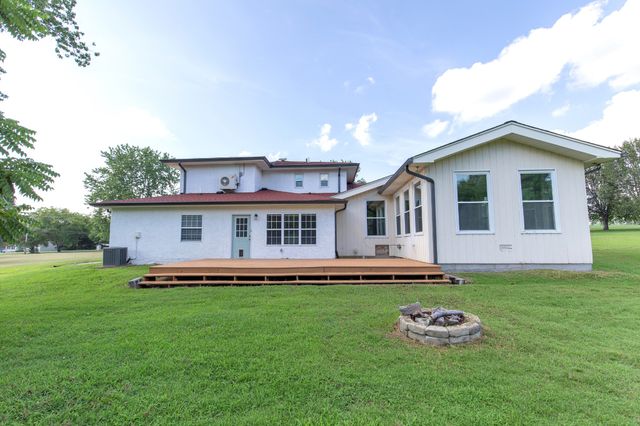 557 Peach Valley Rd, Gallatin, TN 37066