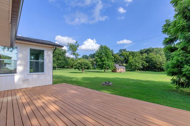 557 Peach Valley Rd, Gallatin, TN 37066