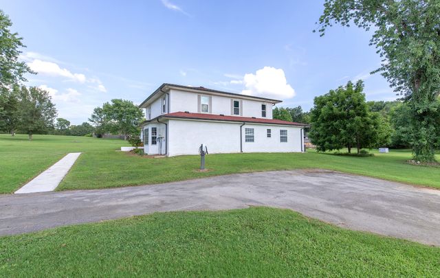 557 Peach Valley Rd, Gallatin, TN 37066