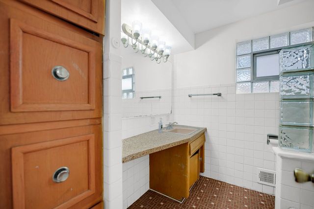 6323 S Lamon Avenue, Chicago, IL 60638