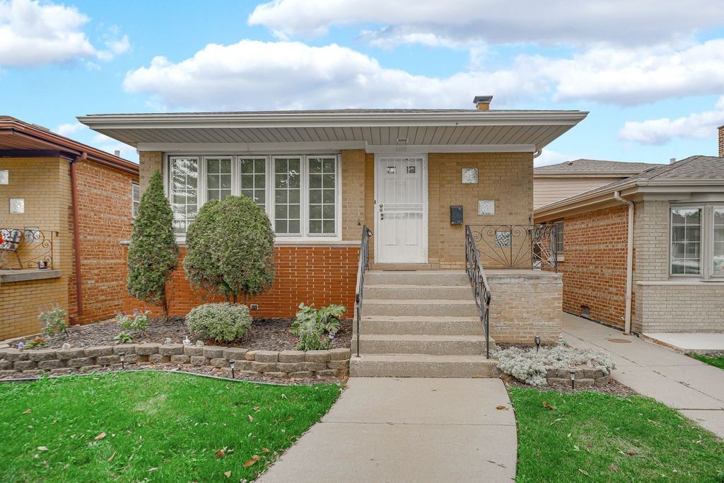 6323 S Lamon Avenue, Chicago, IL 60638