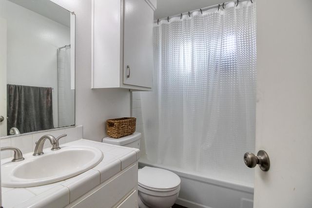 3809 Longbridge Dr, Modesto, CA 95356