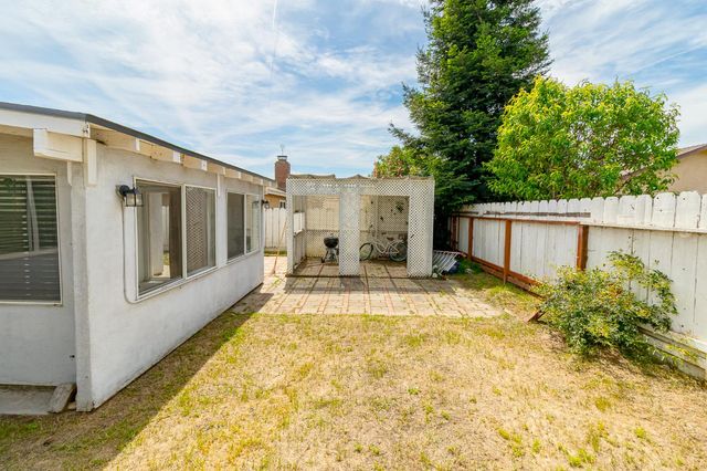 3809 Longbridge Dr, Modesto, CA 95356