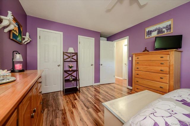 12 Northern Parkway E, Plainview, NY 11803