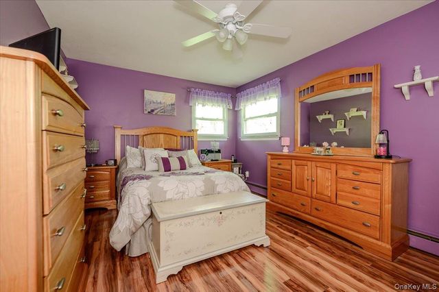 12 Northern Parkway E, Plainview, NY 11803