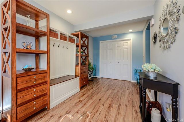 12 Northern Parkway E, Plainview, NY 11803