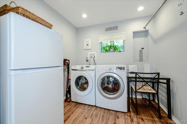 12 Northern Parkway E, Plainview, NY 11803