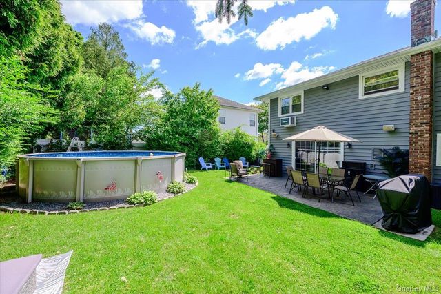 12 Northern Parkway E, Plainview, NY 11803