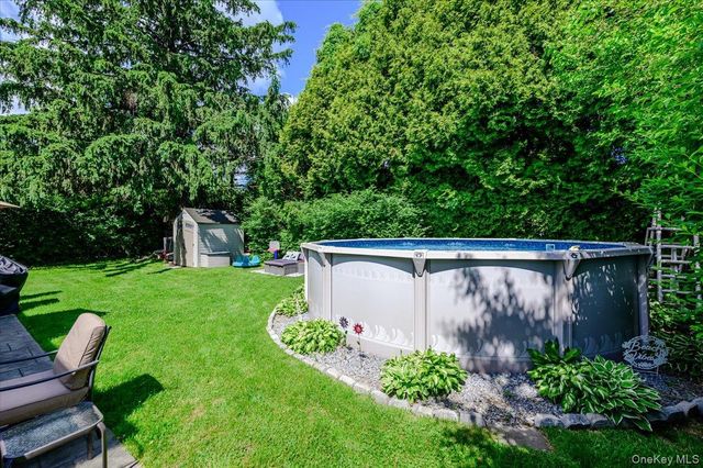 12 Northern Parkway E, Plainview, NY 11803