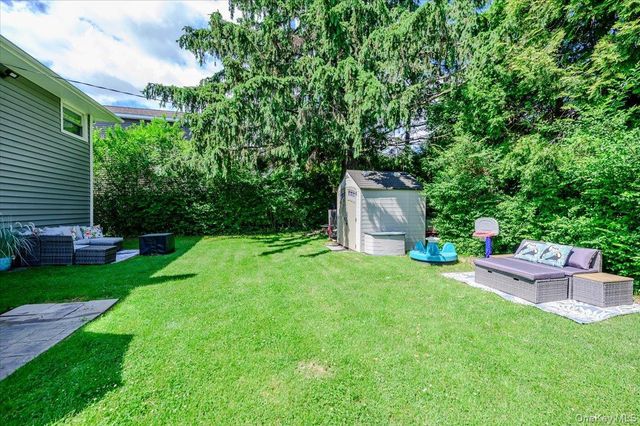 12 Northern Parkway E, Plainview, NY 11803