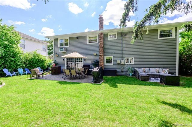 12 Northern Parkway E, Plainview, NY 11803