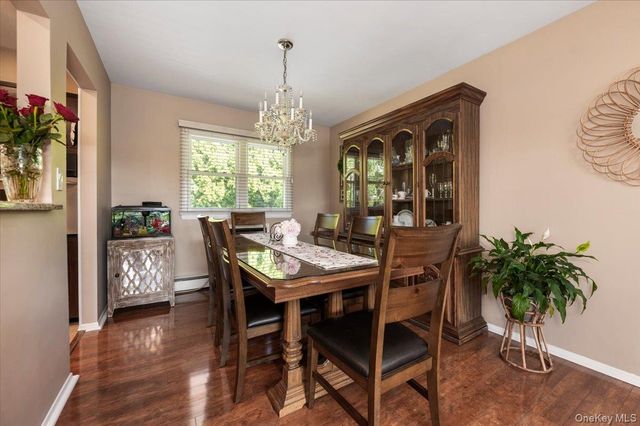 12 Northern Parkway E, Plainview, NY 11803