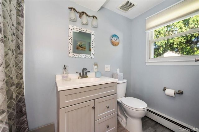12 Northern Parkway E, Plainview, NY 11803