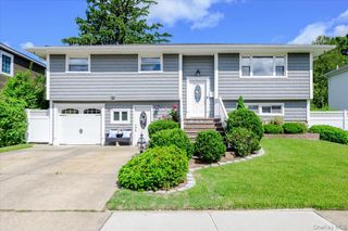 12 Northern Parkway E, Plainview, NY 11803