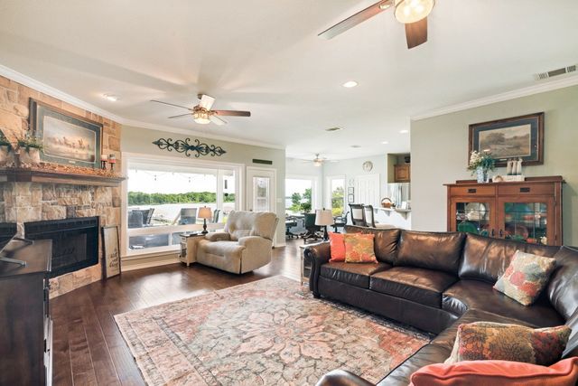 305 Rs County Road 3390, Emory, TX 75440