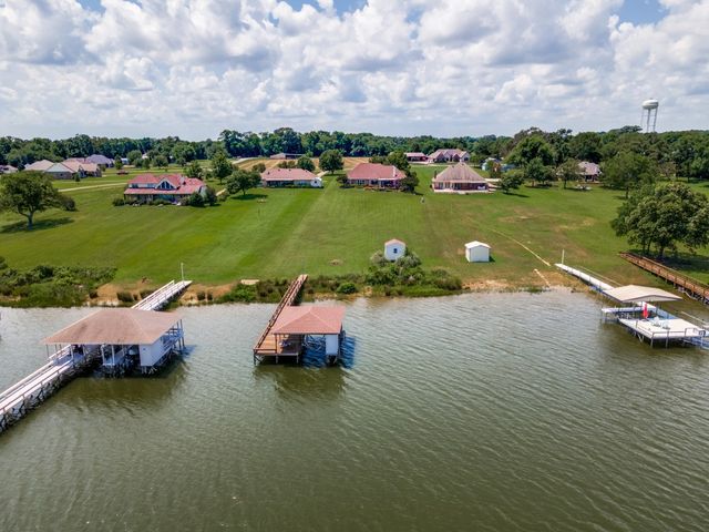 305 Rs County Road 3390, Emory, TX 75440