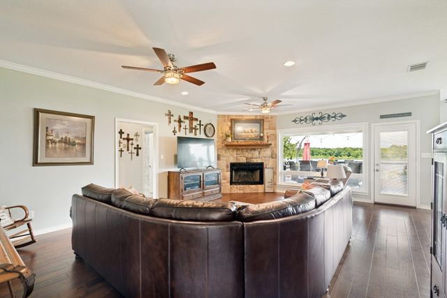 305 Rs County Road 3390, Emory, TX 75440