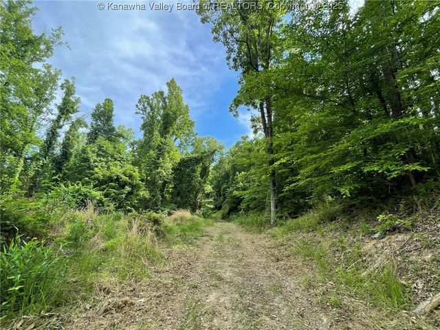 3 Stirling Court, Charleston, WV 25314