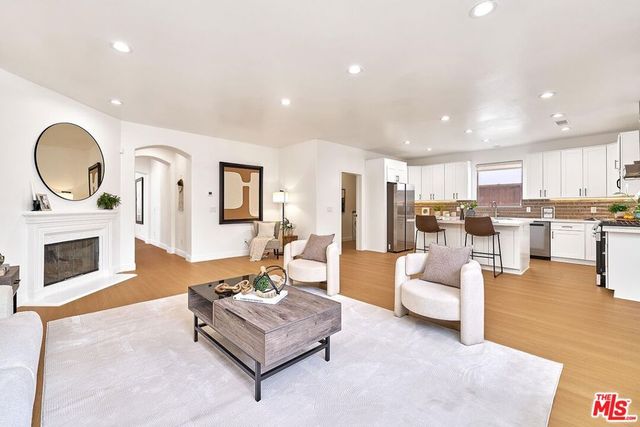 646 N Sierra Bonita Avenue, Los Angeles, CA 90036