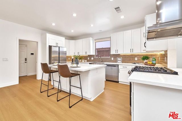 646 N Sierra Bonita Avenue, Los Angeles, CA 90036