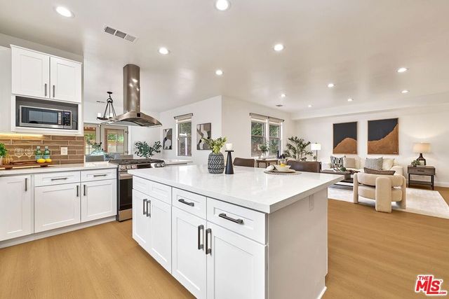 646 N Sierra Bonita Avenue, Los Angeles, CA 90036
