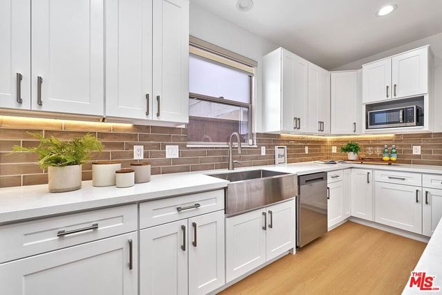 646 N Sierra Bonita Avenue, Los Angeles, CA 90036