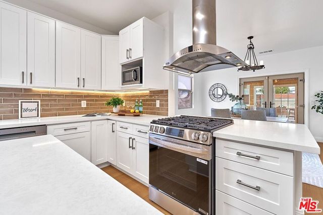 646 N Sierra Bonita Avenue, Los Angeles, CA 90036