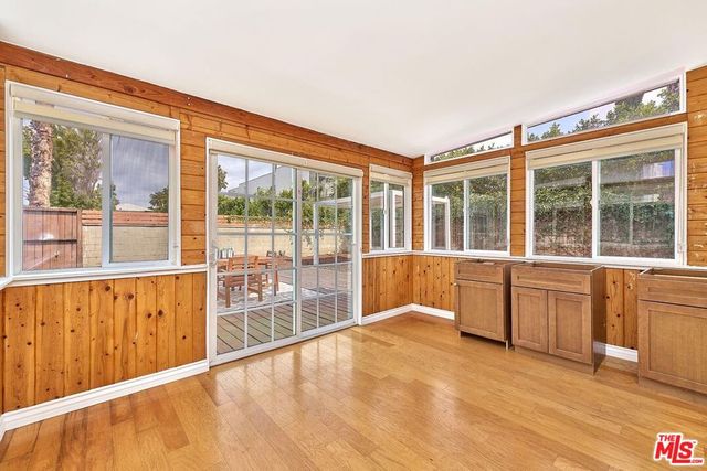 646 N Sierra Bonita Avenue, Los Angeles, CA 90036