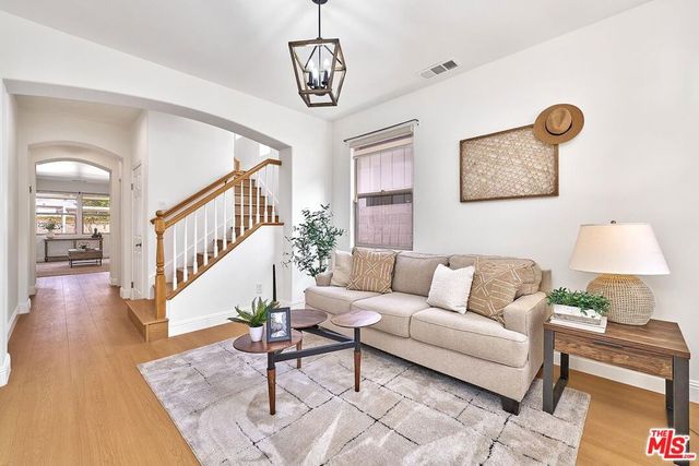 646 N Sierra Bonita Avenue, Los Angeles, CA 90036