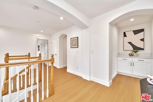 646 N Sierra Bonita Avenue, Los Angeles, CA 90036