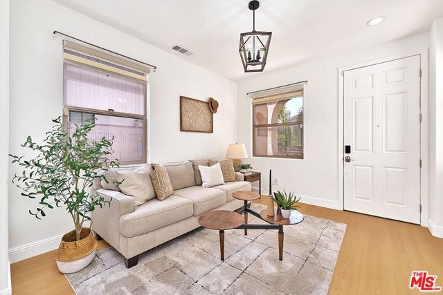 646 N Sierra Bonita Avenue, Los Angeles, CA 90036
