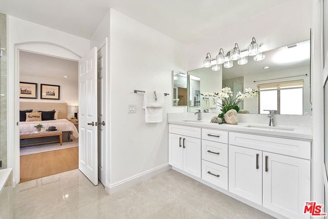 646 N Sierra Bonita Avenue, Los Angeles, CA 90036