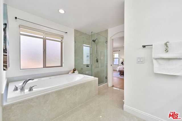 646 N Sierra Bonita Avenue, Los Angeles, CA 90036